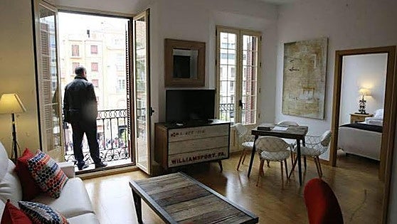 What are the minimum requirements that tourist accommodation must meet in Andalucía?