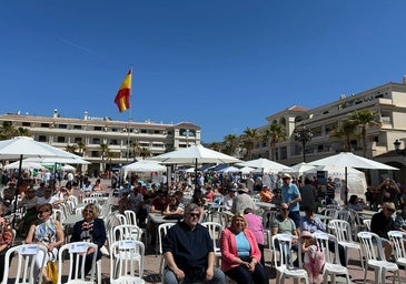 The event attracted residents and tourists of a number of different nationalities