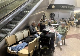 Mario, in the foreground, with his parents, Mercedes and Juan, at Malaga station.