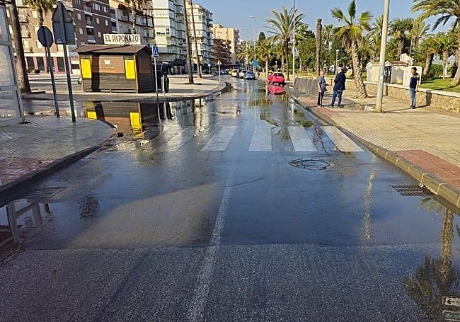 Flooding on Torre del Mar's promenade on Tuesday 29 April