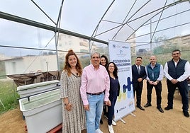 Marta Domínguez, Sergio Díaz, Laura Pardo, Elena Bañares, Francisco Franco, Gustavo Calero and Francisco Rodríguez, in the greenhouse.