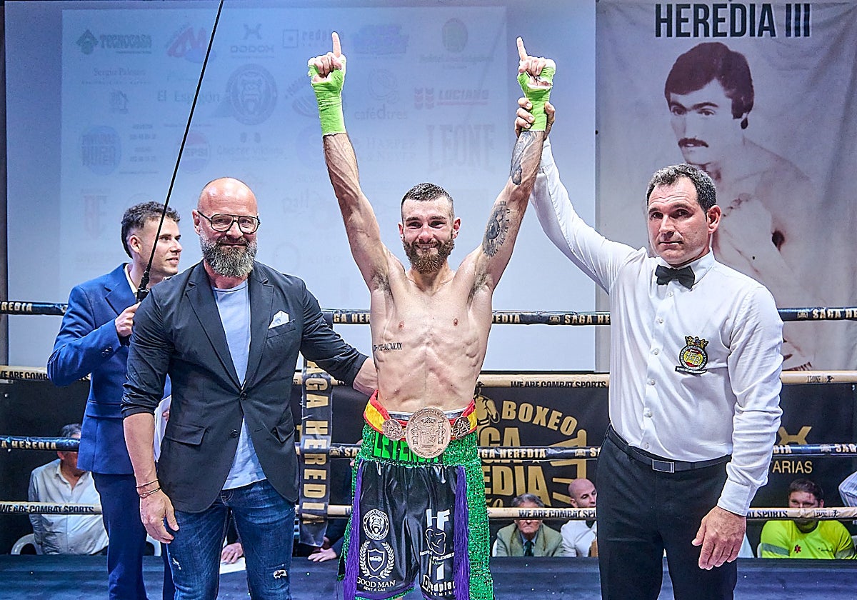 Rubén Gil was proclaimed Spanish featherweight champion in the Saga Heredia.