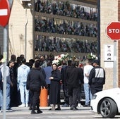 A large group of friends and family of the victim at the funeral.