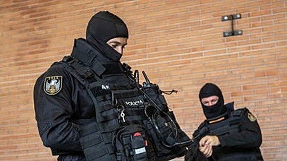 Big police deployment in Estepona to detain psychiatric patient with access to weapons