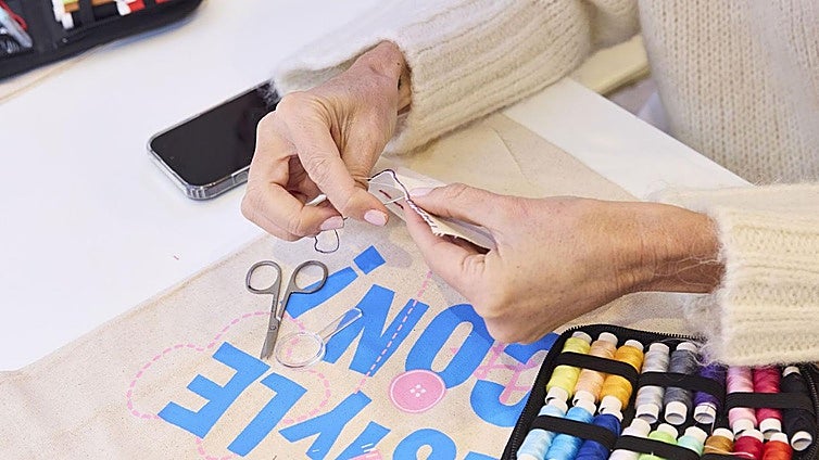 From changing a button to fixing a zip: Primark offers free sewing workshops in Marbella