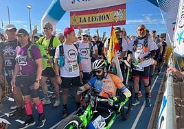 Alejandro Navarro among other competitors at the start line.