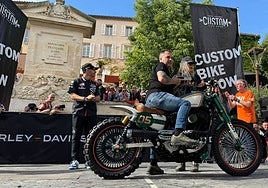 Francisco Alí Manén on the podium during the event in Saint-Tropez.