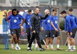 Hansi Flick with Barcelona players.