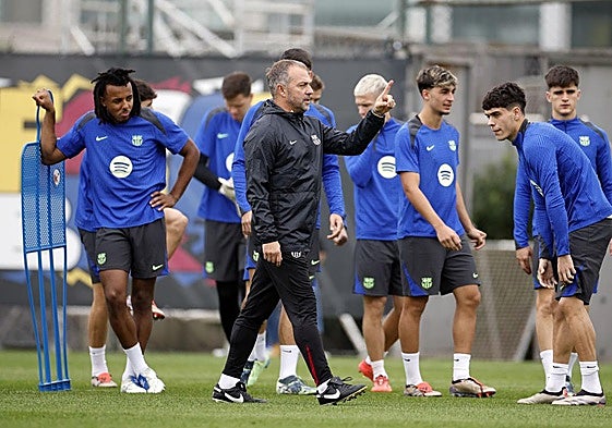 Hansi Flick with Barcelona players.