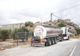 Water tanker supplying water in Valle de Abdalajís.