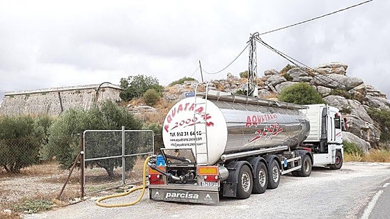 Adif will continue to bring water to Valle de Abdalajís in Malaga although it is no longer obliged to do so