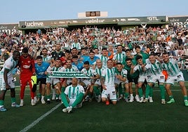 The Antequera players celebrate the achievement on the pitch after the game.