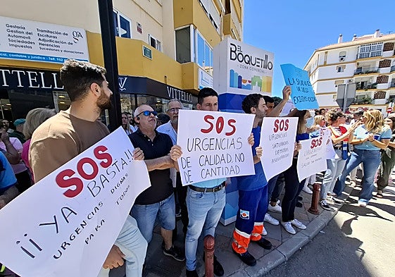 Emergency workers from Las Lagunas during the protest.