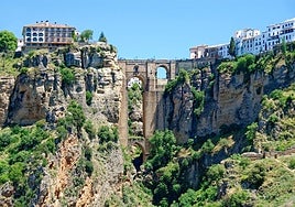 Why renting a car at Malaga airport is key to exploring the province