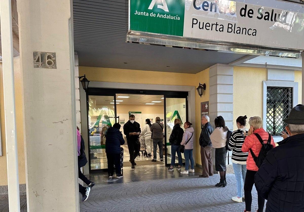A queue of patients waiting at the Puerta Blanca health centre.