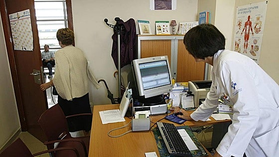Andalusian public health service to hire 5,809 healthcare workers to cover summer leave in Malaga