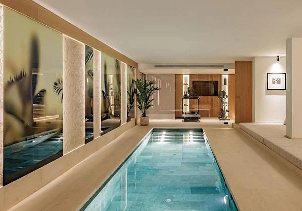 Imagen principal - Take a peek inside the luxury mansion on Spain's Costa del Sol that's up for sale at a cool 25 million euros