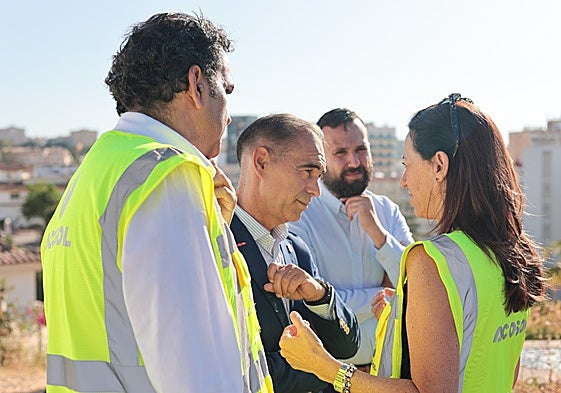 Lara, Mancha and Cardeña during the visit to work site.