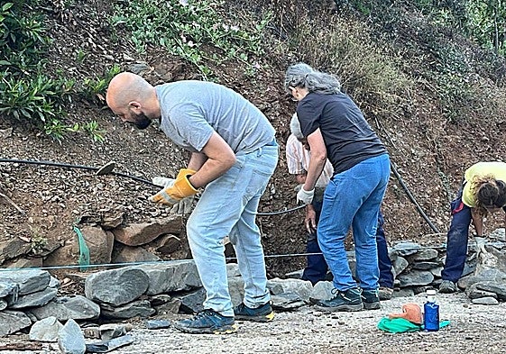 A group of students learn to build 'balates' - dry stone terracing - in El Borge.