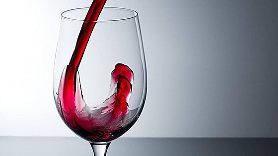 Warning about possible presence of glass in wine sold in popular hypermarket in Spain