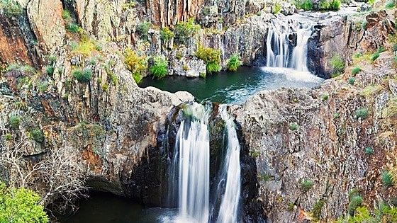 Natural waterfalls in central Spain that look like they are from another planet