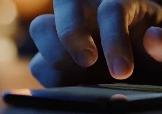 Phone shop worker gets jail sentence for cloning customers' mobiles and accessing bank accounts