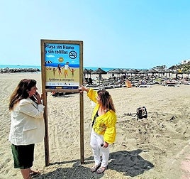 On the left, Presi Aguilera, with one of the new 'smoke-free' posters.