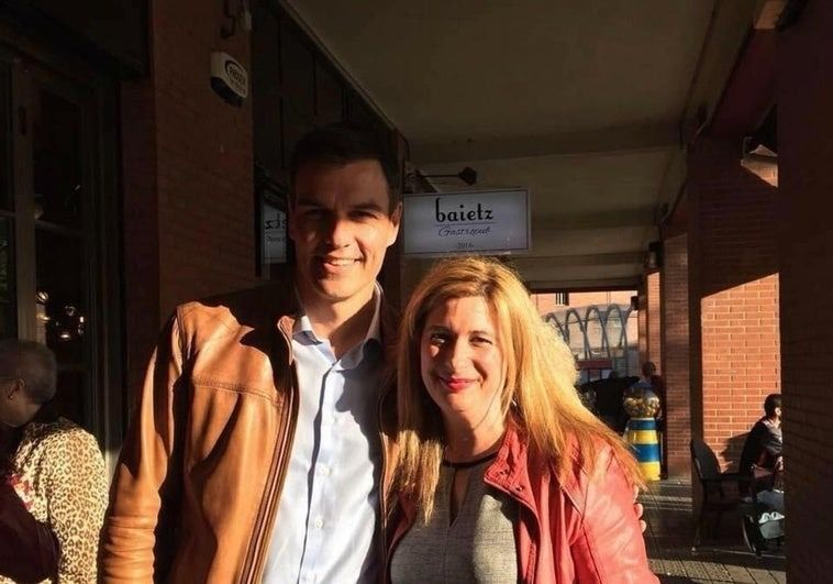Pedro Sánchez with Leire Díez.