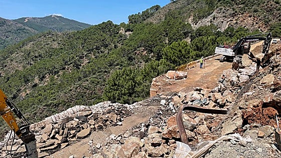 Work to stabilise mountainside on blocked Ronda-San Pedro road progresses well with new viaduct now under construction