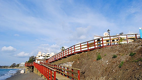 Estepona town hall puts repair of Playa Bella coastal path out to tender