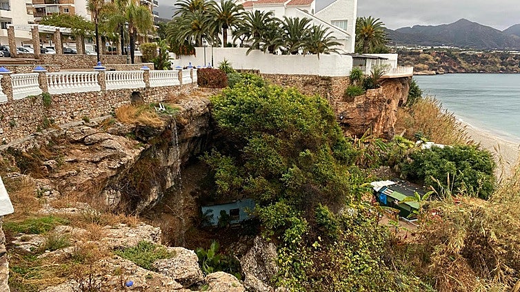 Man who fell from a cliff at Costa del Sol viewpoint dies after more than a week in ICU