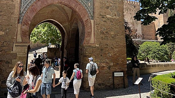 Granada's Alhambra to put filter on website to stop ticket-buying bots