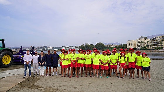 Almost 50 lifeguards will monitor Estepona's beaches and help keep bathers safe this summer