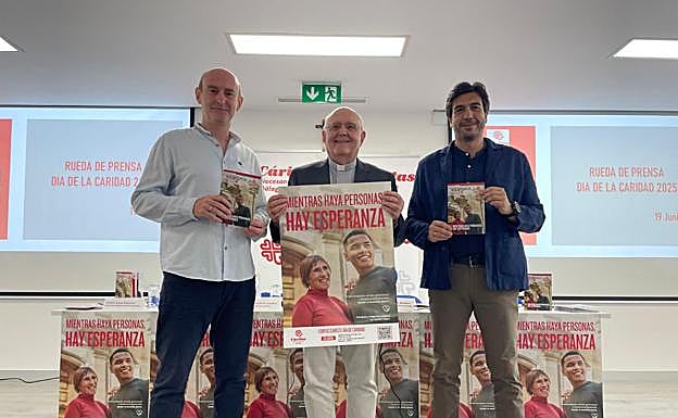 Ernesto Juárez, Antonio Collado and José Miguel Santos presenting the charity campaign of the NGO linked to the Catholic Church.