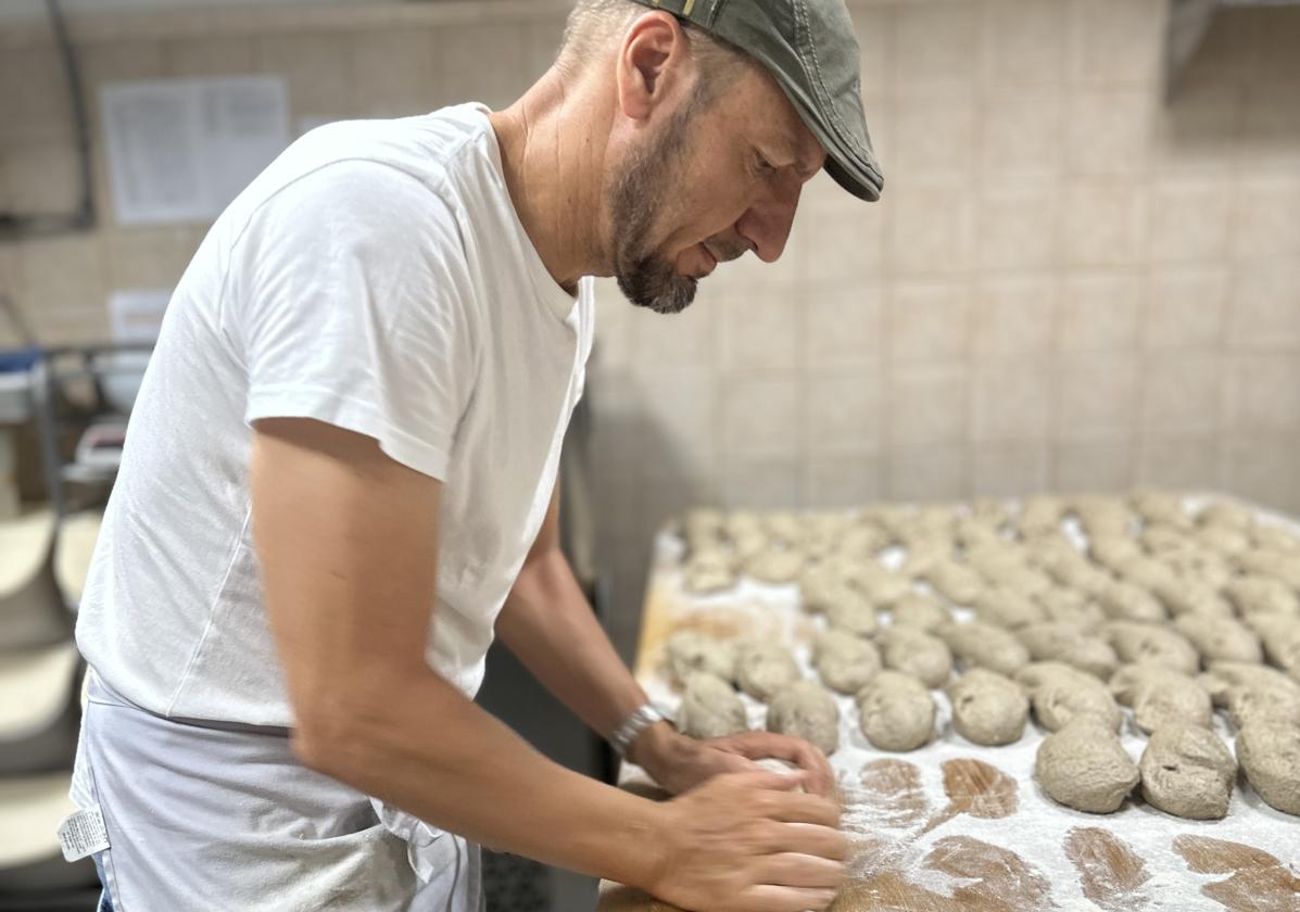The Malaga baker who doubles his production in summer