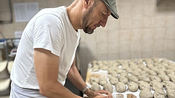 The Malaga baker who doubles his production in summer