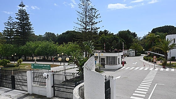 Rally against the reclassification of Marbella's Tiempo Libre residence for hotel use