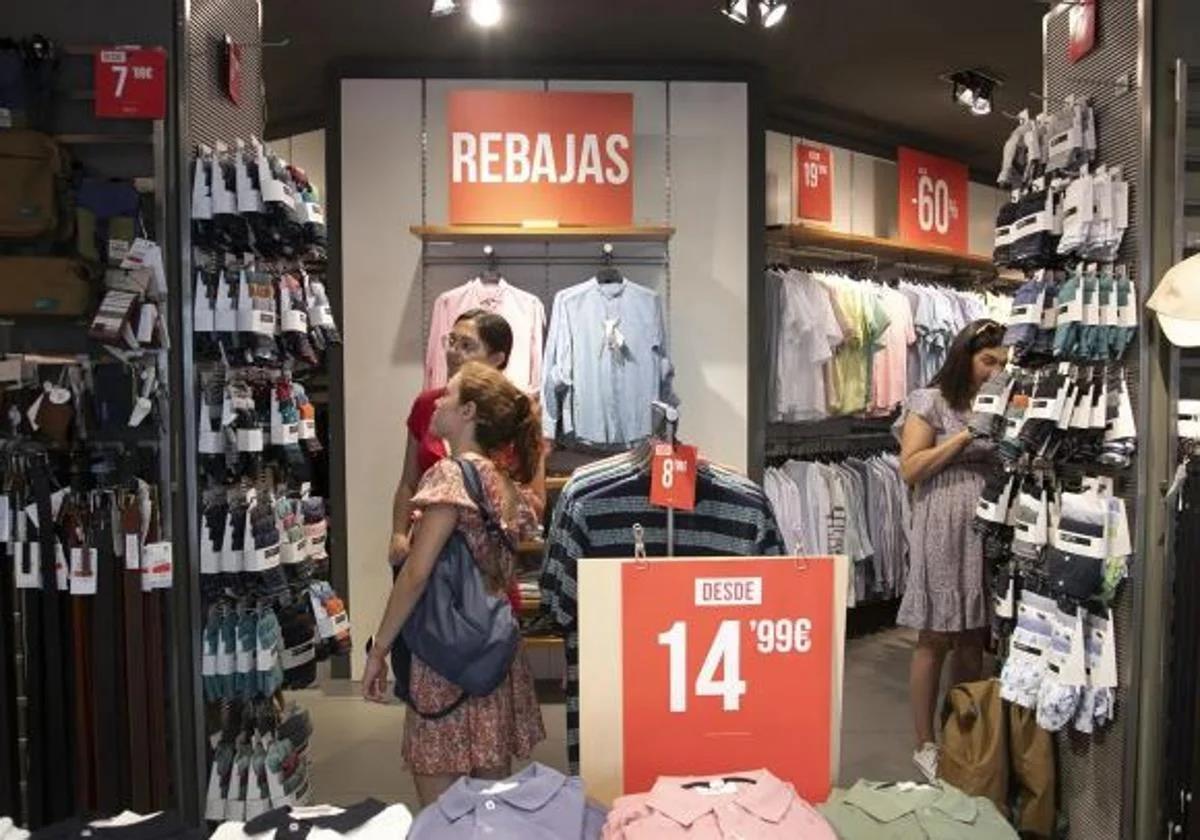 When do the summer sales start this year at Zara, Mango, Pull & Bear and the other main fashion chains?