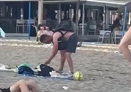 Residents corner thieves and recover phones stolen from teenagers on Huelin beach