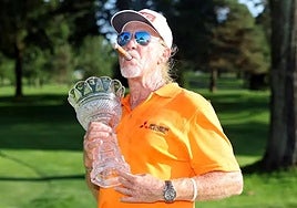 Jiménez celebrates with his signature cigar.