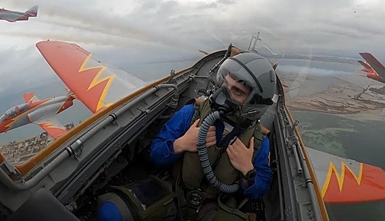 What happens when an influencer flies with the Spanish army's Patrulla Águila?