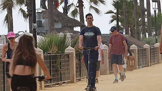 Marbella limits opening hours for scooters on the seaside promenade during the summer