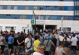 Metalworkers uniting with striking healthcare workers on their picket line