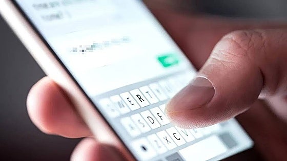 Homeowners' association fined 2,000 euros for posting a private conversation and bank details to community chatroom