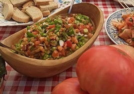 This variety of tomato is ideal for eating raw to best enjoy its flavour and texture.