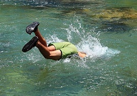 Spinal injury experts on Costa del Sol warn of dangers of diving headfirst into water