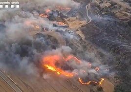 Aerial photo of the two simultaneous fires that occurred on Tuesday in the Segarra region, the most important being the Torrefeta and Florejacs fire.