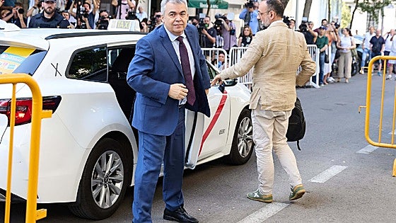 Pressure on Spanish PM Pedro Sánchez mounts as judge sends key ally to jail