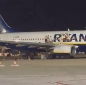 Evacuation of Ryanair plane at Palma airport in Mallorca leaves 18 people with minor injuries