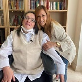 Isabel, when in a wheelchair, with her sister Sandra. In the video, the moment of the arrest.